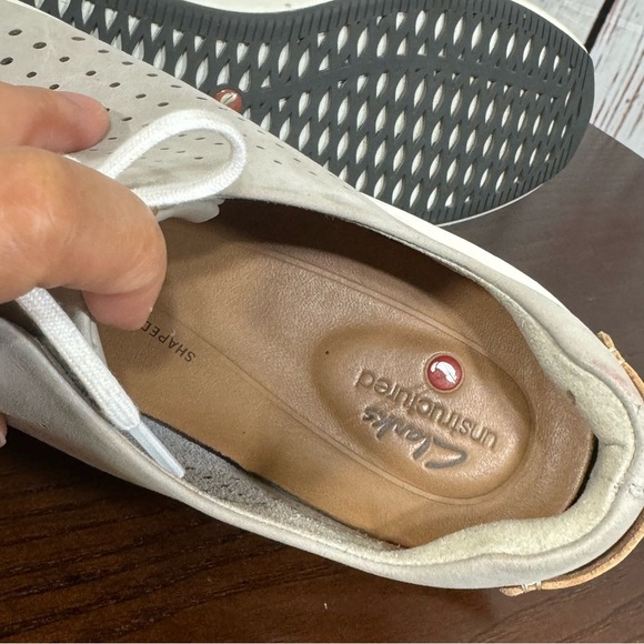 CLARK’s Unstructured Women's Gray Sneakers Removable cushion Size 8 GUC - Picture 5 of 16